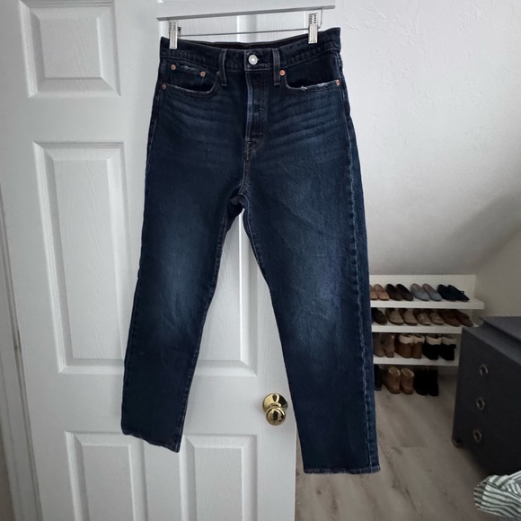 NWOT Levi Wedgie straight 28x28 dark wash - Picture 2 of 7